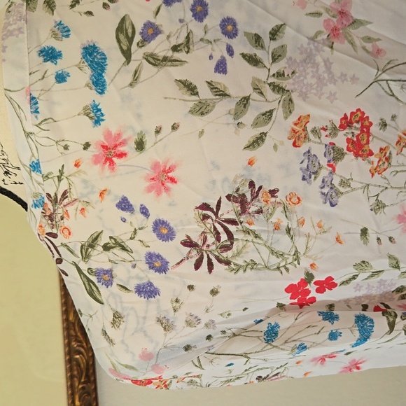 Violet + Claire floral blouse - Picture 6 of 8